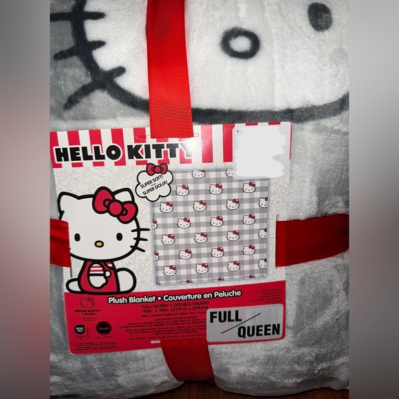 Hello Kitty Plush Queen Blanket 90x90 - Picture 2 of 3